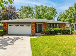 1447 Hillcrest Rd, Downers Grove, IL 60516