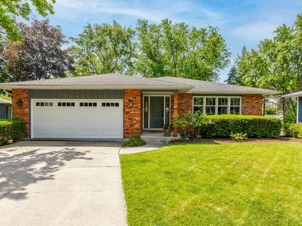 1447 Hillcrest Rd, Downers Grove, IL 60516