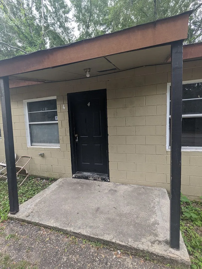 2 Bdrm 1 Bath — Photo 2