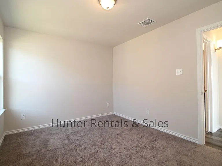 1902 Bayou Wood Ln — Photo 16