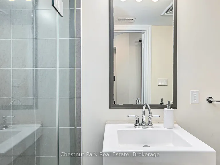 4 Anchorage Cres #105 — Photo 10