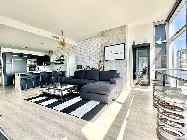 800 The Mark Ln #2307 — Photo 8