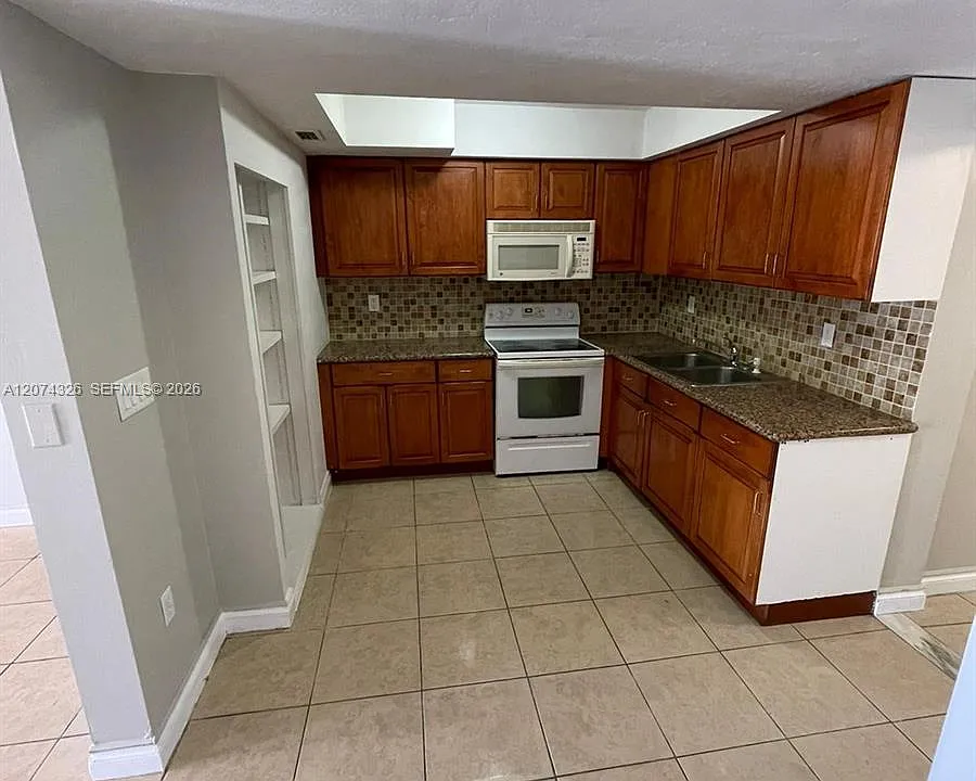 1567 NW 60th Ave #G