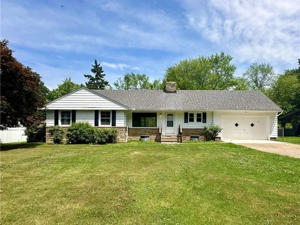 407 Dumbarton Blvd, Richmond Heights, OH 44143