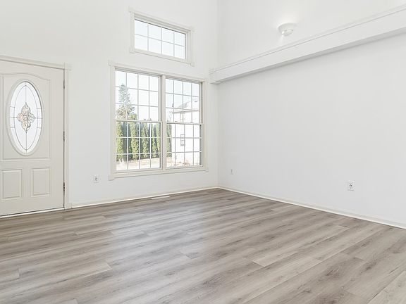 5th image of 12 Beach Ct