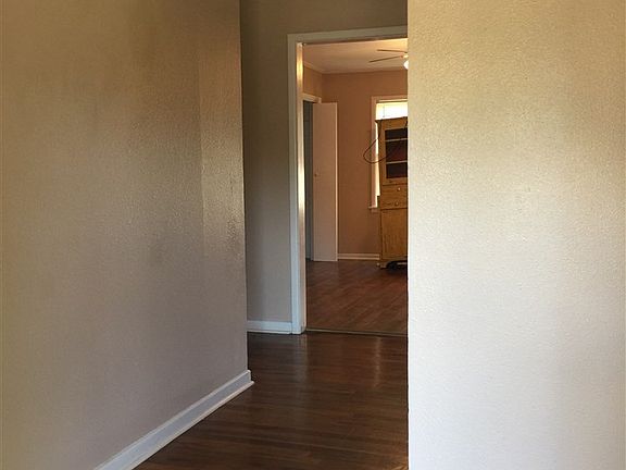 3rd image of 212 Skyline Dr