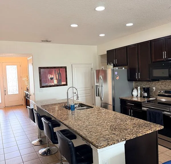 9167 Chandler Dr — Photo 2