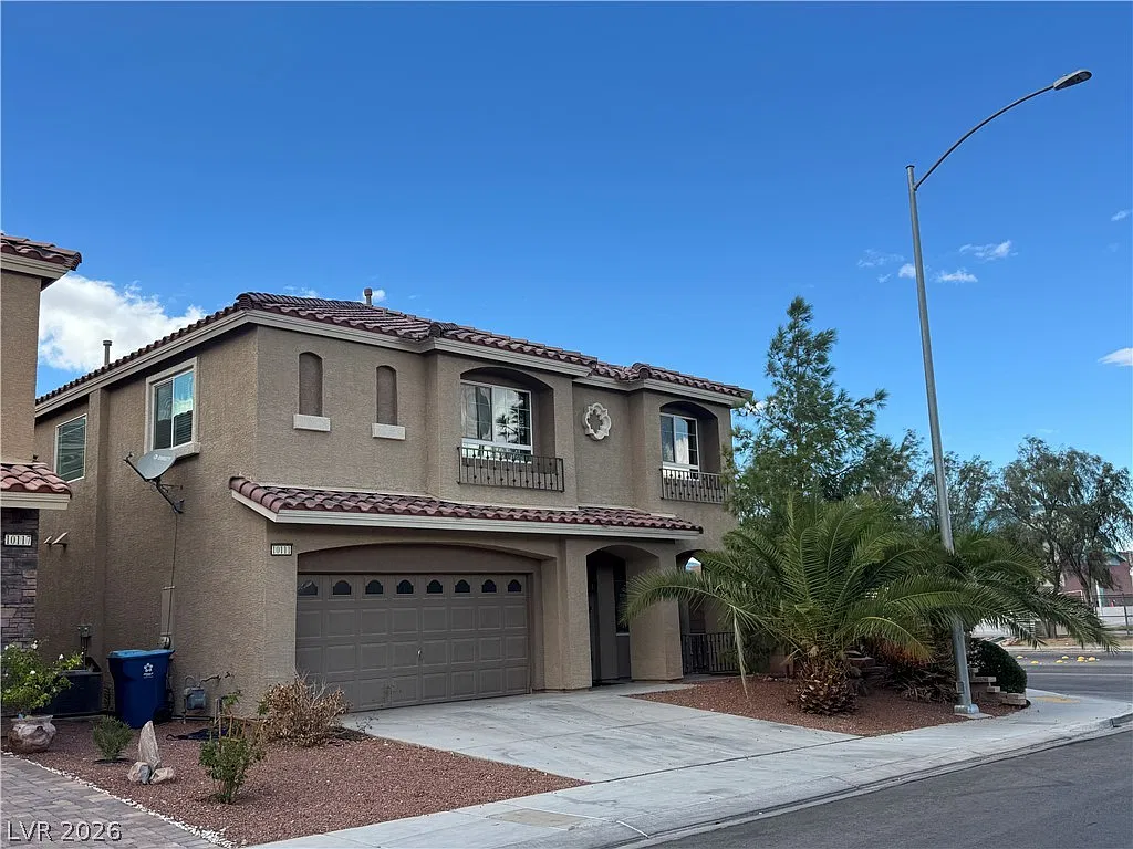 4 bed, 2.5 bath, 2890 sqft, $2,700 — Photo 1
