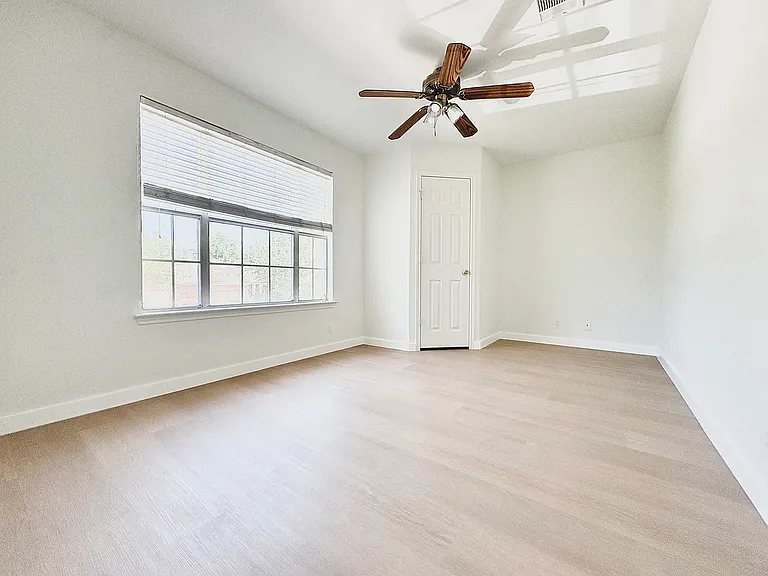 111 N Field St — Photo 24