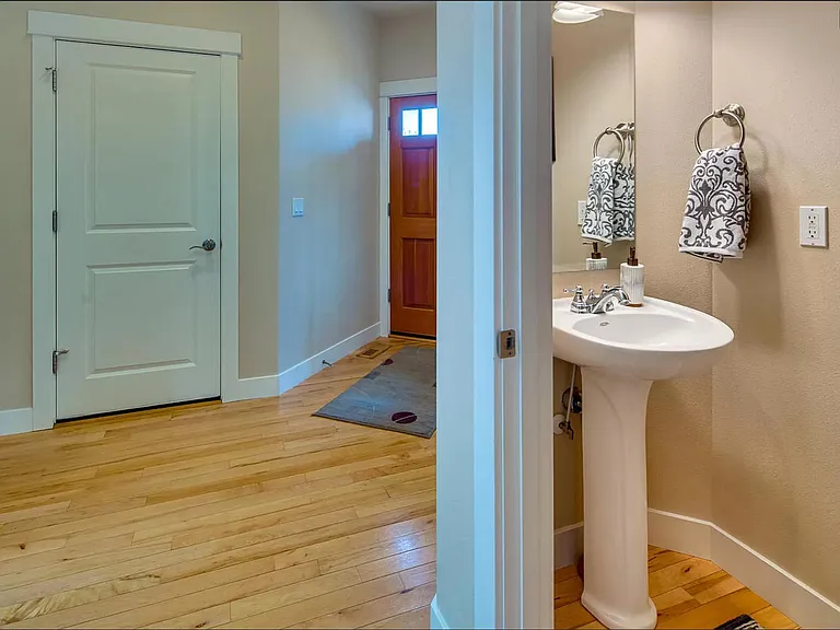 3138 NE Monte Vista Ln — Photo 9