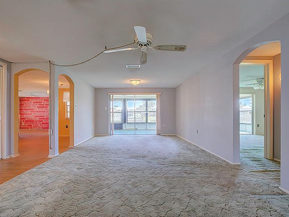 4th image of 2046 Norfolk Dr