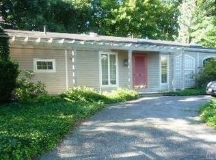 27 Valley Ave, Locust Valley, NY 11560