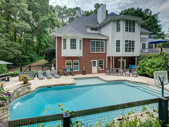 3rd image of 548 Martin Mill Rd