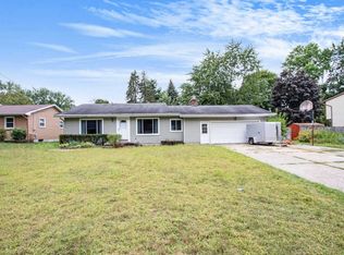 5735 Juanita Dr SE, Kentwood, MI 49508