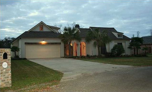 1st image of 1015 Live Oak Cir