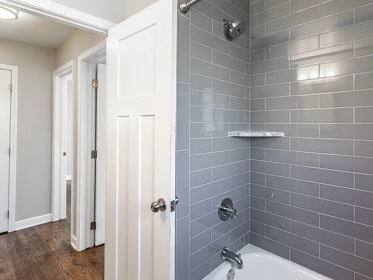 1909 Gardenia Ave #7 — Photo 9