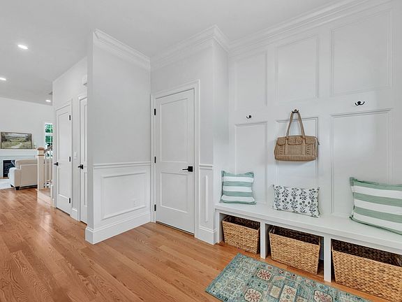 4th image of 4 Weber Farm Rd #4