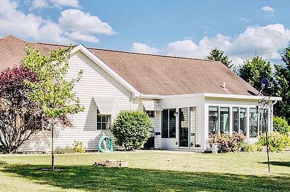 3rd image of 7918 Countryside Ln
