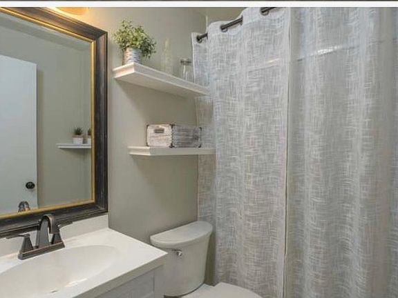 3rd image of 709 SE 5th Ave