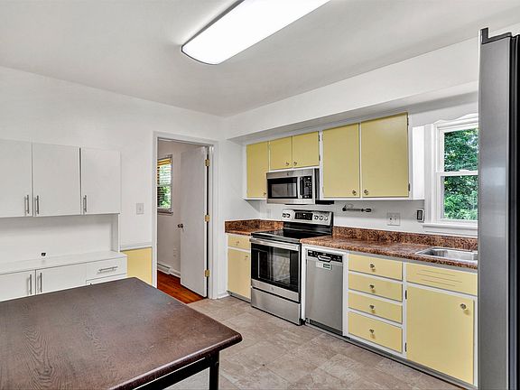 5th image of 172 Verndale Dr