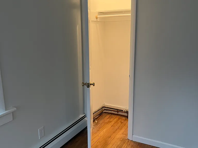 148 Mason Ave — Photo 8
