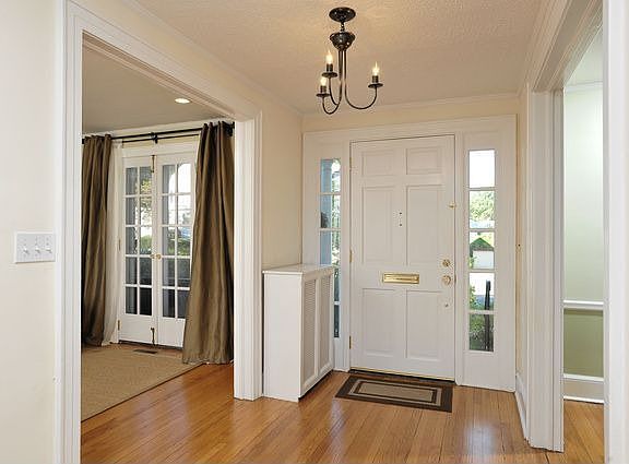 3rd image of 27 Grandview Ave
