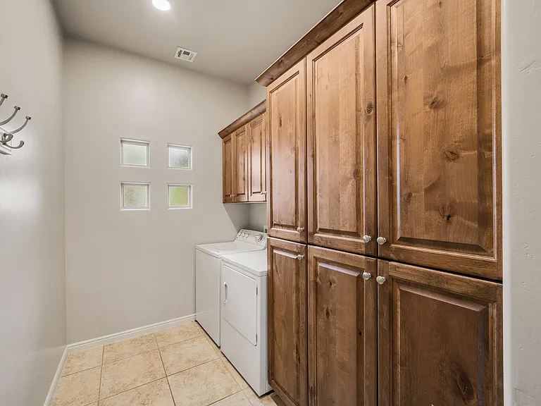3945 S 20 E — Photo 10