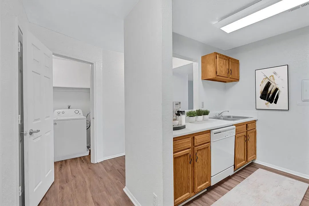 Park's Edge Apartments — Photo 2