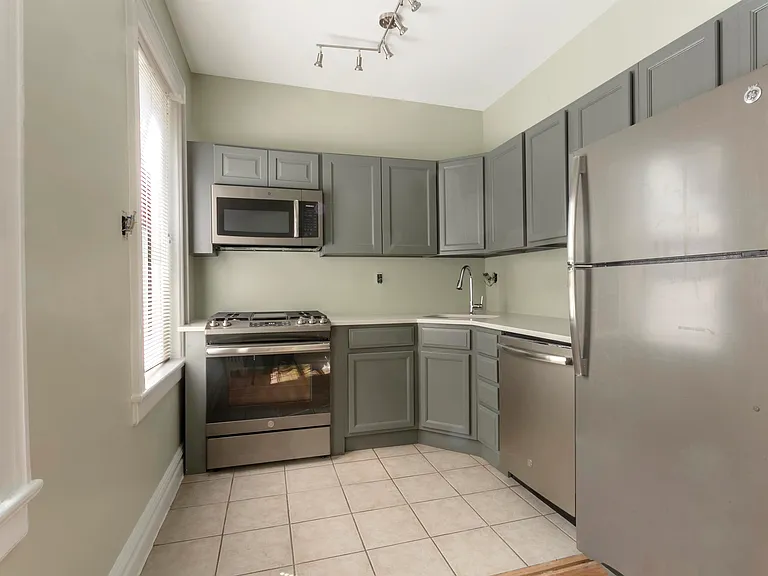 36 Duncan Ave #C6 — Photo 4