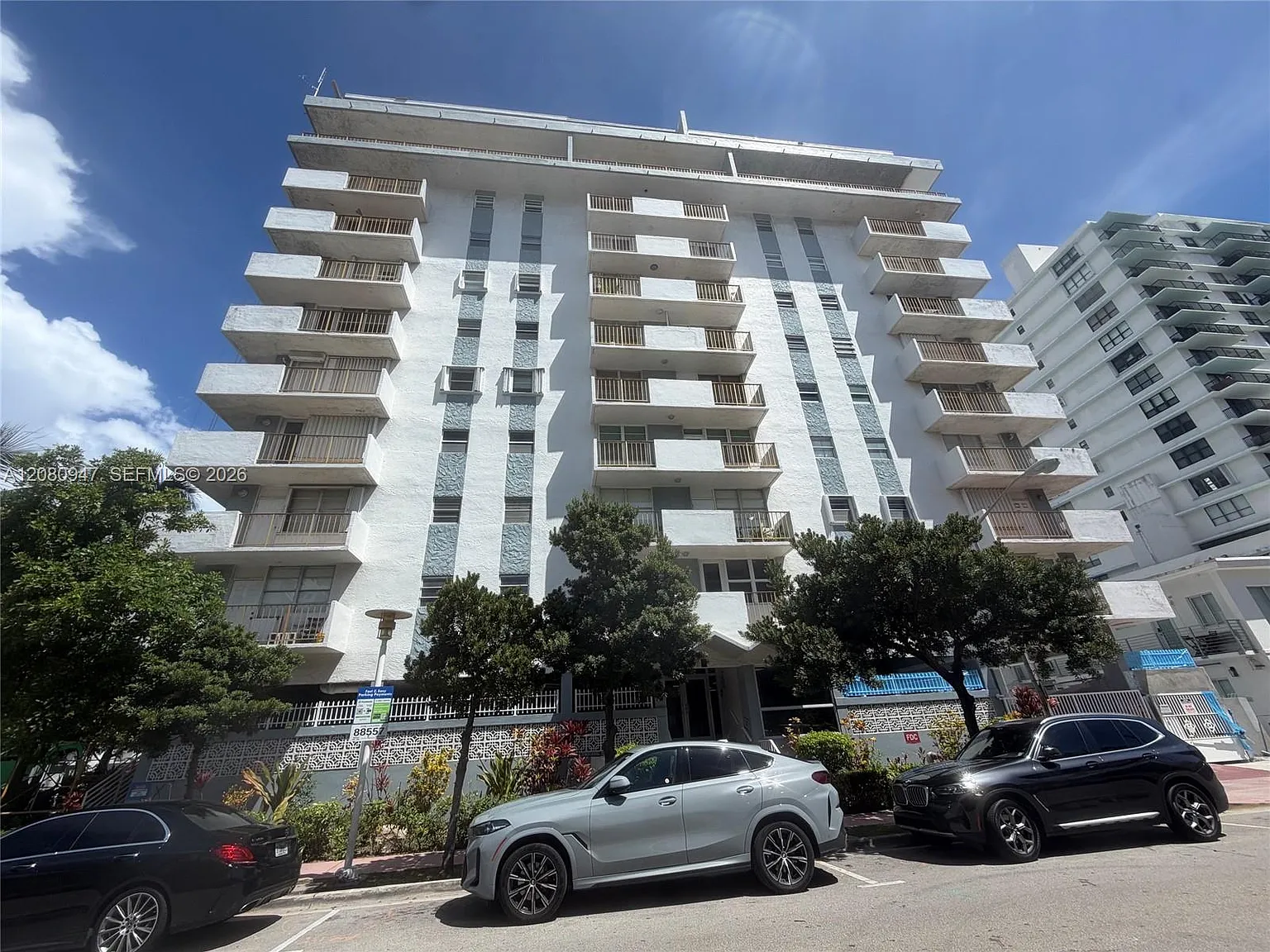 James Central Towers Cond — Photo 2