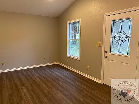 3rd image of 504 Pecan St