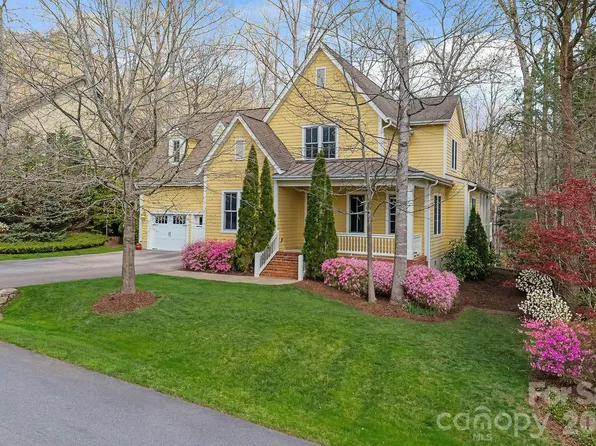 25 E Owl Creek Ln, Fairview, NC 28730