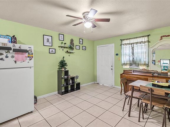 3rd image of 822 Delery St