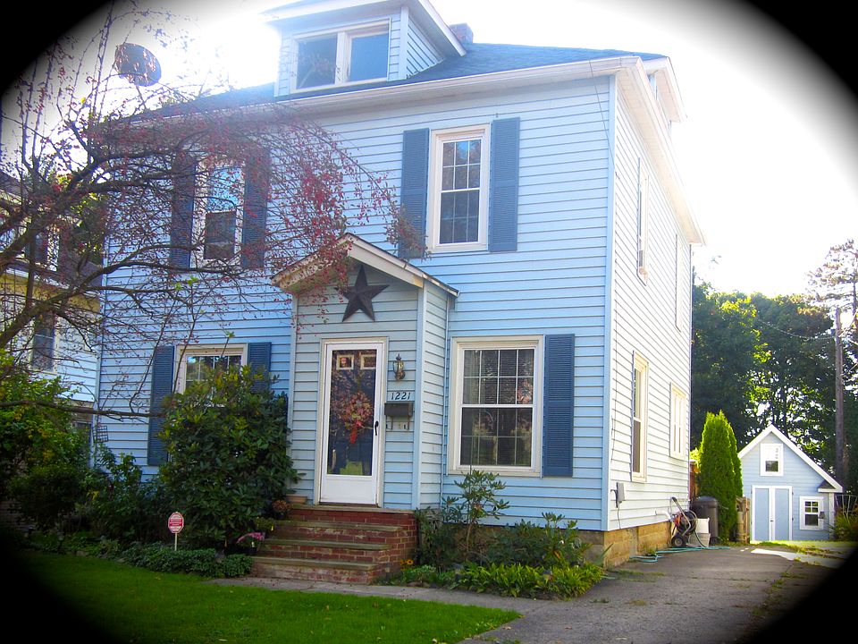 1st image of 1221 Prendergast Ave