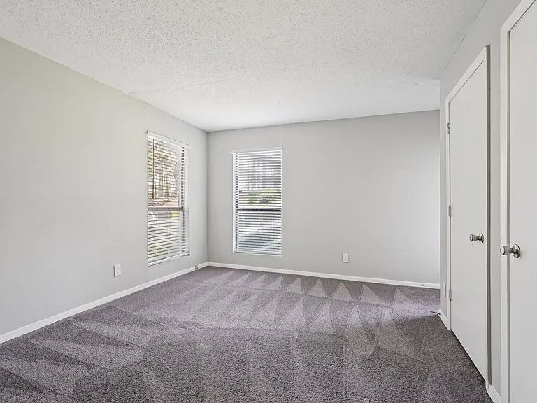 Polo Club Apartments — Photo 20