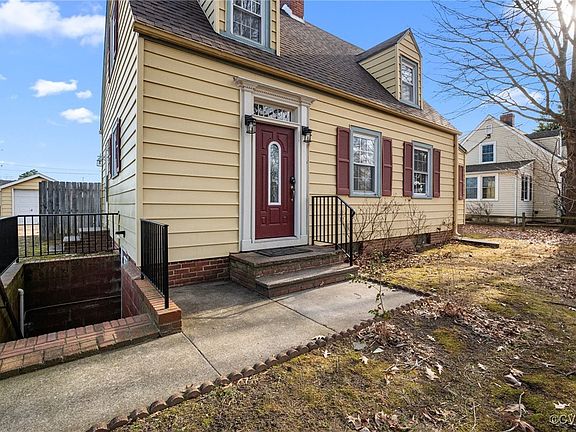 3rd image of 802 Essex St