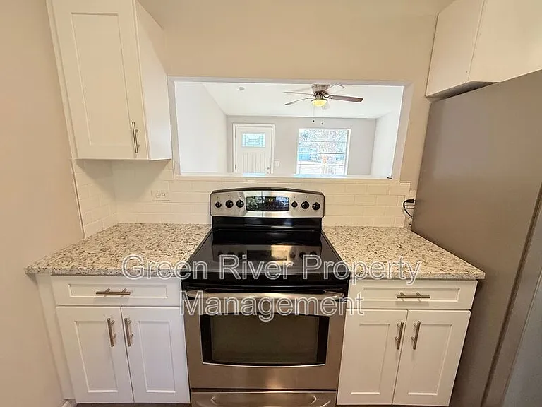1033 Ake Ln — Photo 8