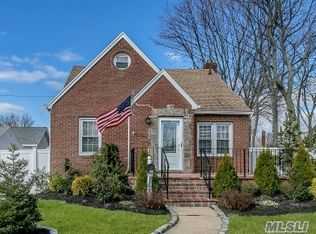 2866 Harvey Ave, Oceanside, NY 11572