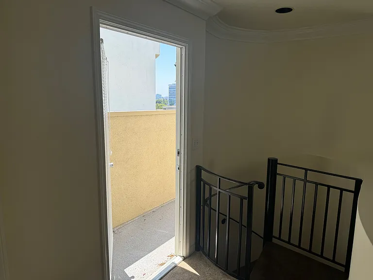 540 N Rossmore Ave #408 — Photo 17