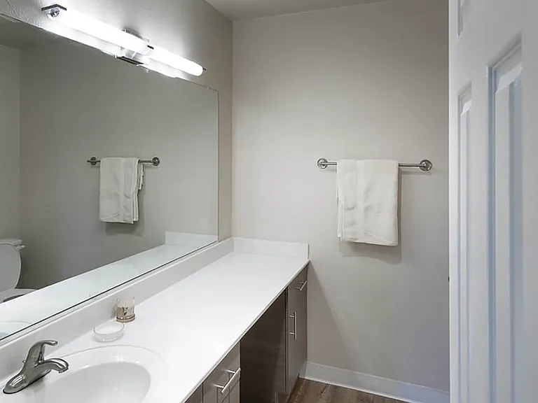 Eight 80 Newport Beach — Photo 39