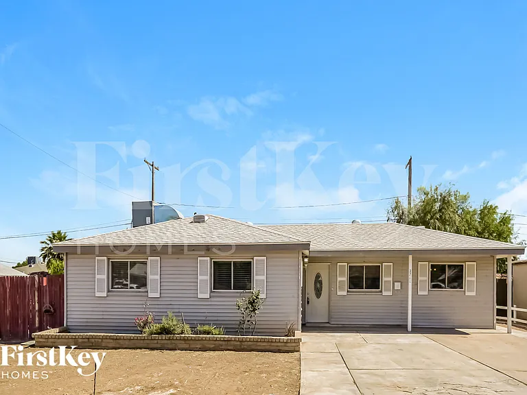 2711 W Elm St — Photo 2