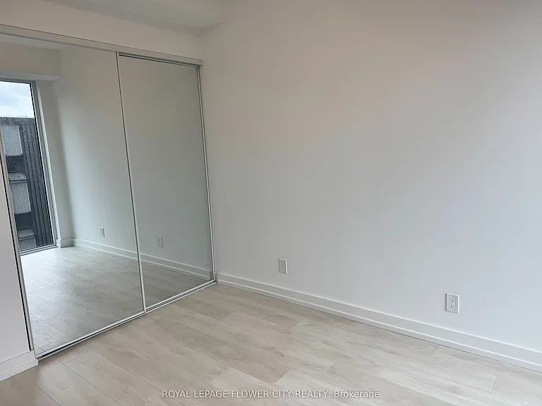 75 James St S #624 — Photo 8