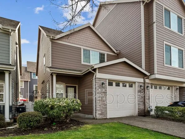 9284 SW Sweek Dr, Tualatin, OR 97062