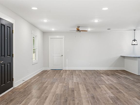5th image of 307 New Grove Rd