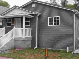 1112 E 5th St, Beardstown, IL 62618
