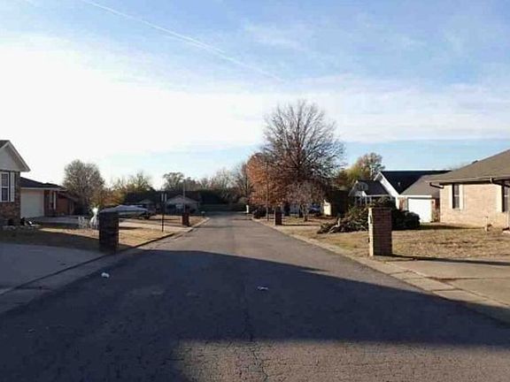 Exterior Neighborhood (street photo)