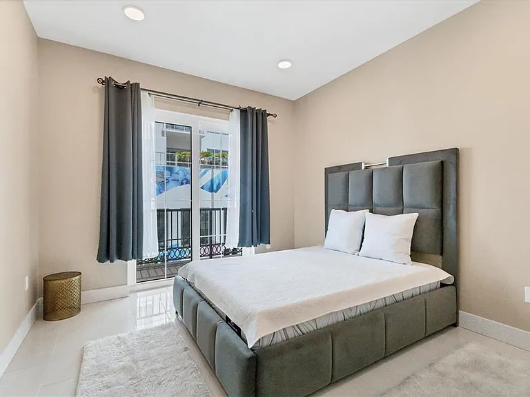 1500 State St #403 — Photo 14