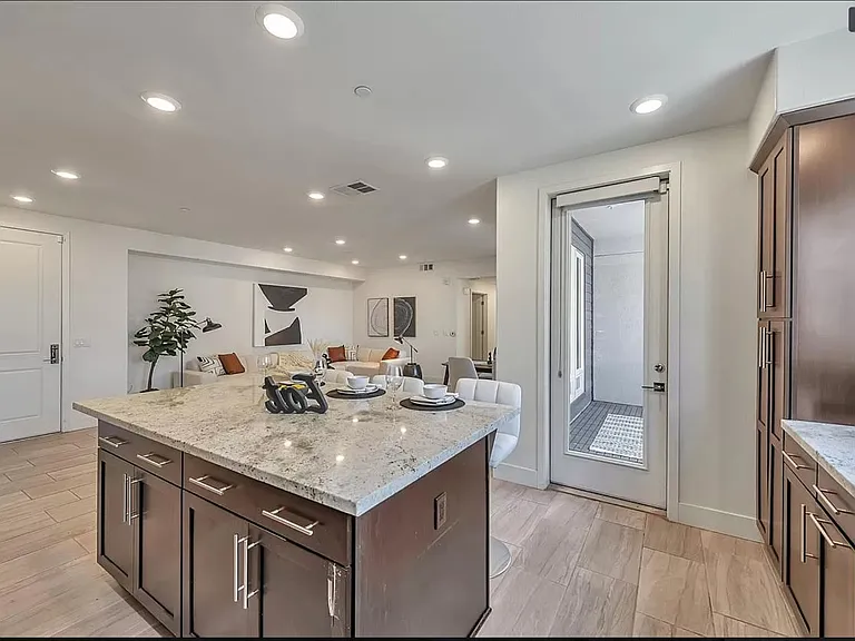 421 Vineyard Ave #21 — Photo 3