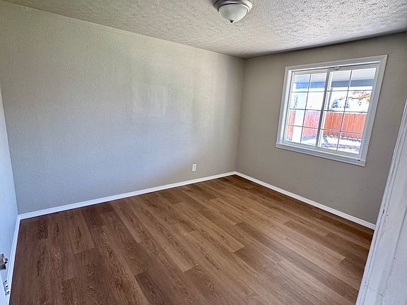 4th image of 117 Nicolai Ave