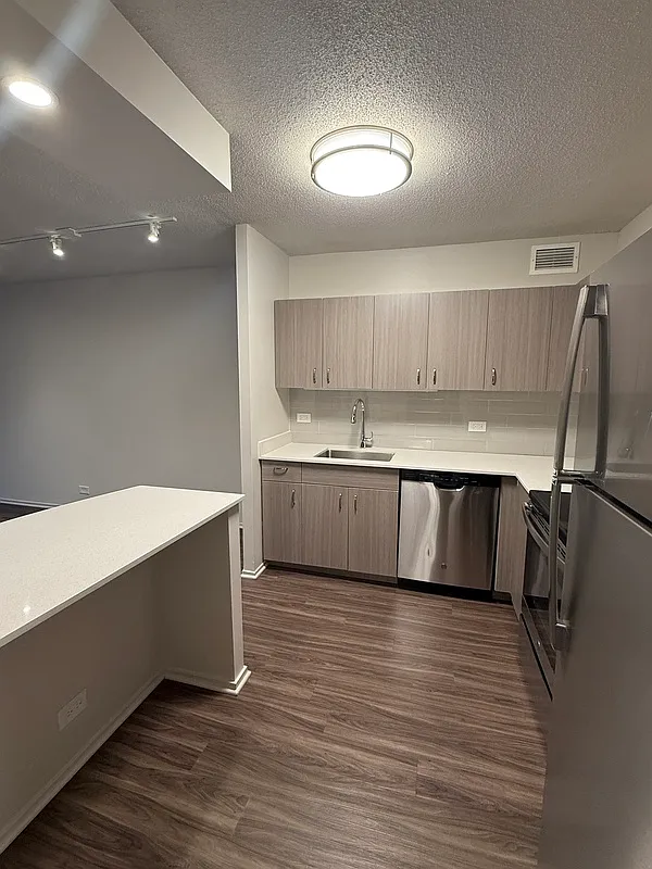 Studio, 1.0 bath, 530 sqft, $1,960 — Photo 4